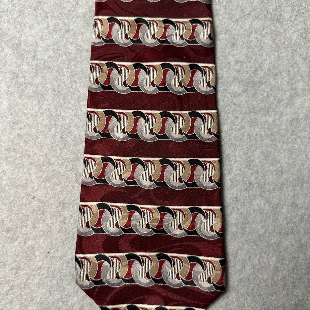 Oleg Cassini Silk Geometric Pattern Men's Necktie Burgundy - Picture 2 of 8